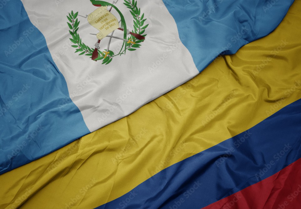 Personas viajando con maletas